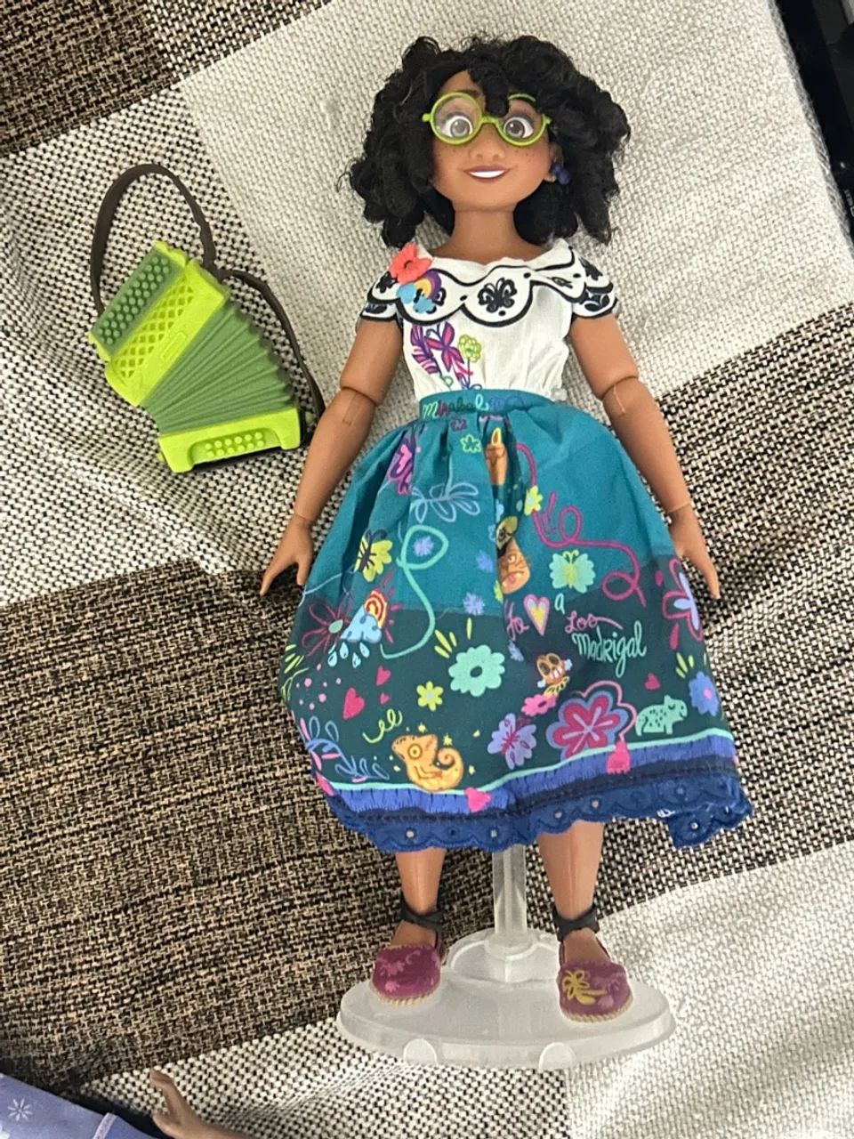 Boneca Mirabel Madrigal Disney Encanto  - Foto 2