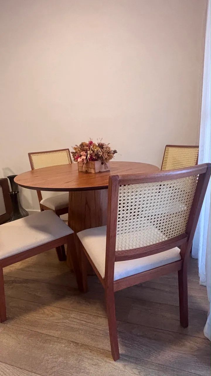 Mesa com cadeiras - Foto 4