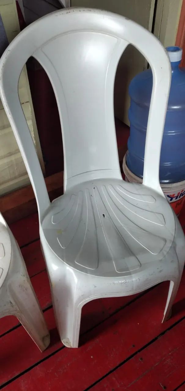 VENDO MESA + 2 CADEIRAS + 2 PUFF (ASSENTO) - Foto 4