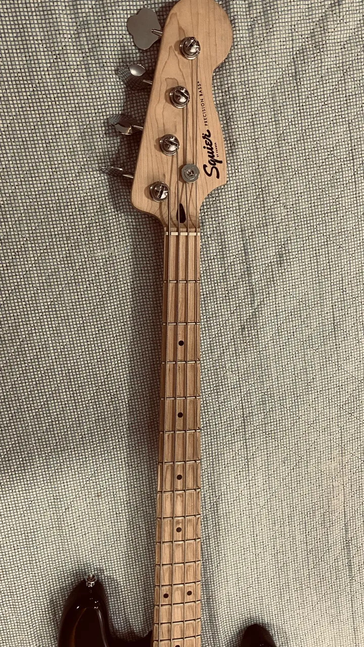 baixo squier precision