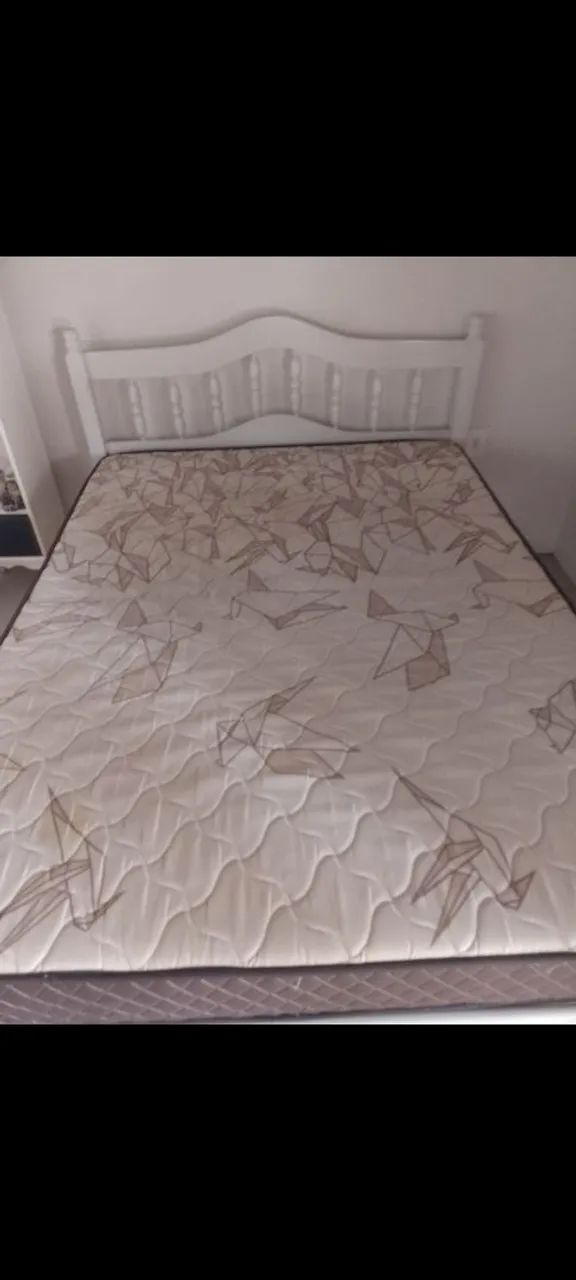Cama de casal com colchão 