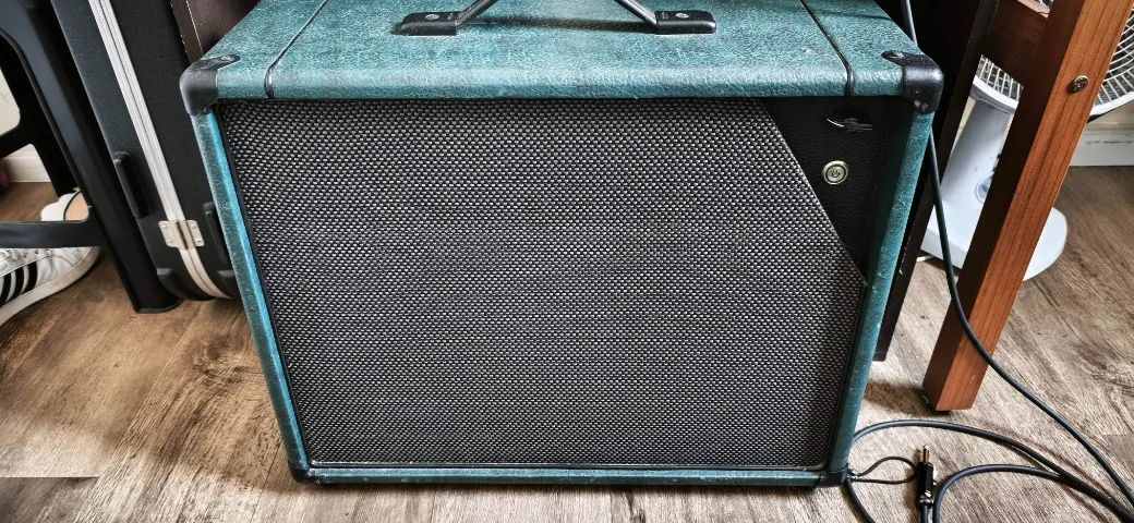 Caixa FRFR falante celestion
