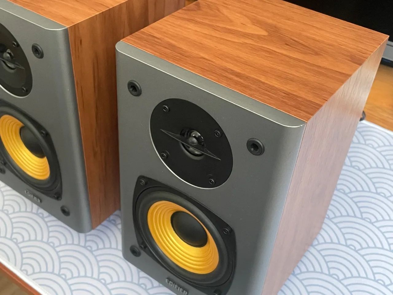 Edifier R1000T4 impecável com caixa - Foto 4
