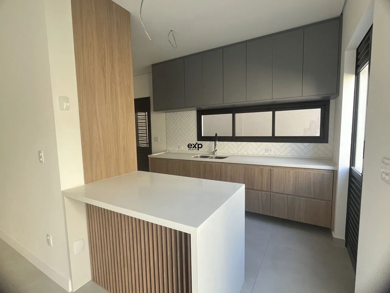 Casa em Condominio fechado com 3 suites, lazer completo