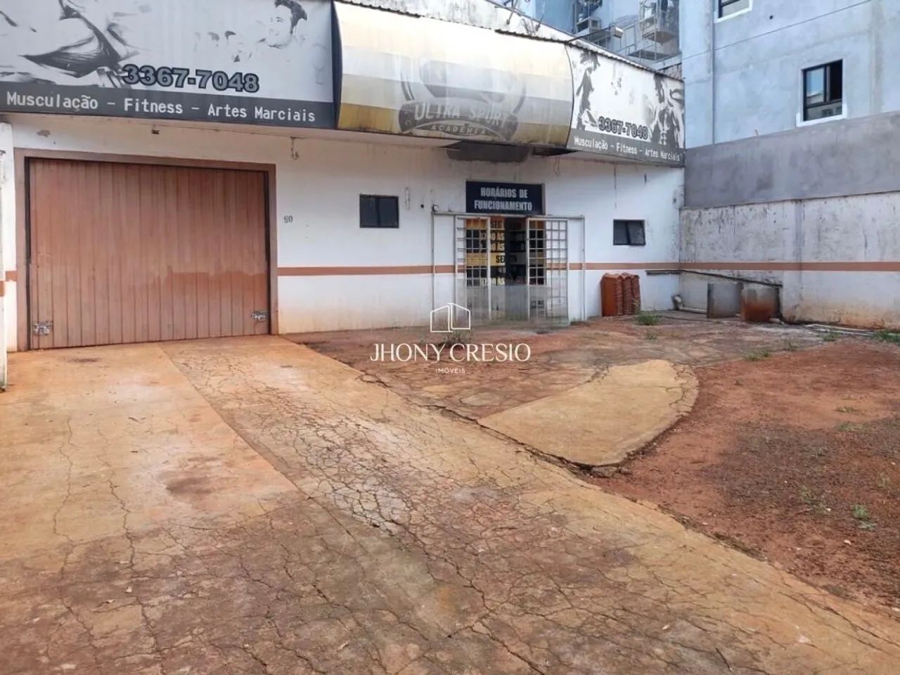 Barracão comercial, entre as avenidas Laguna e Monteiro Lobato