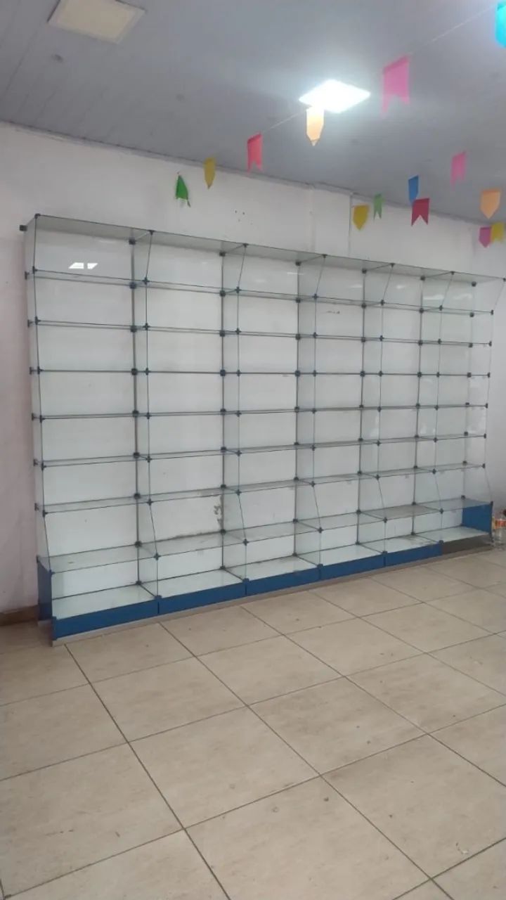 Expositor/prateleira e bancão de vidro Farmacia
