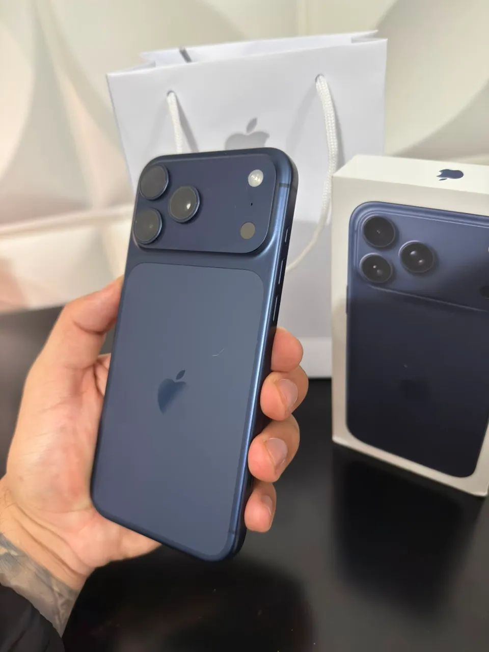 iPhone 17 Pro Max - 256GB (Excelente)