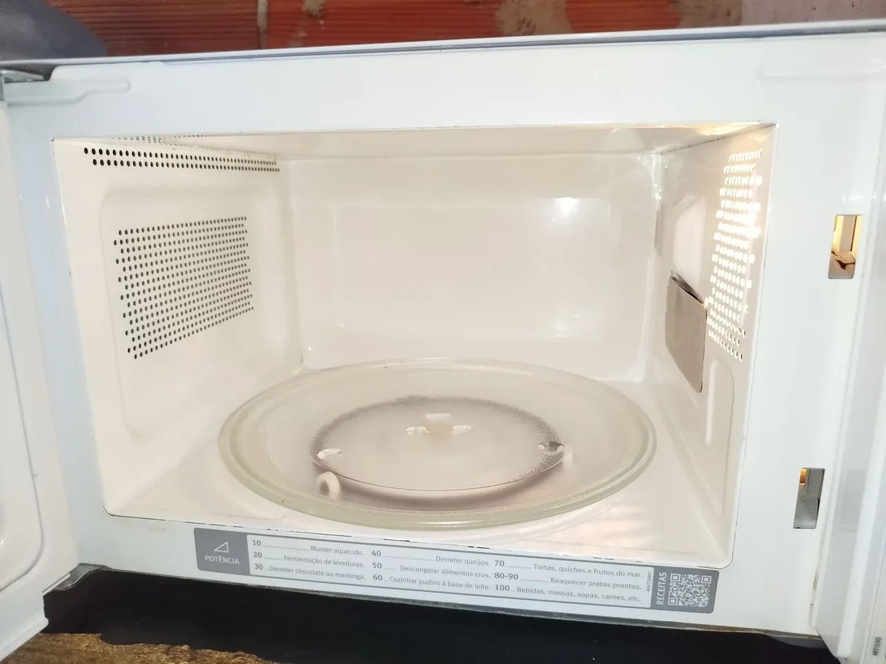 Microondas Eletrolux 20 litros  - Foto 2