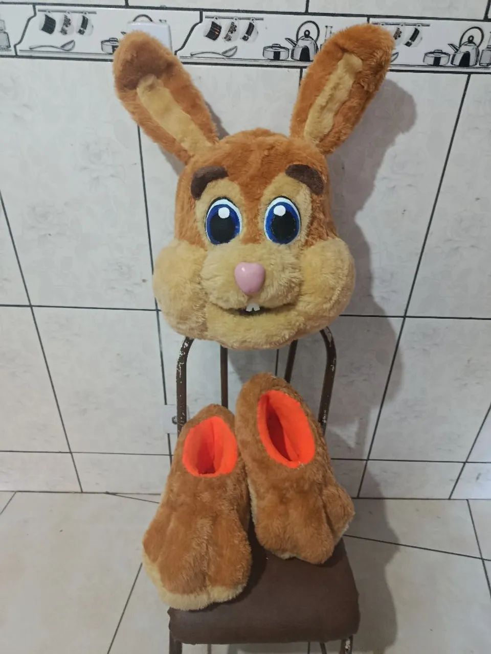 Cabeção de pelúcia e espuma Coelho