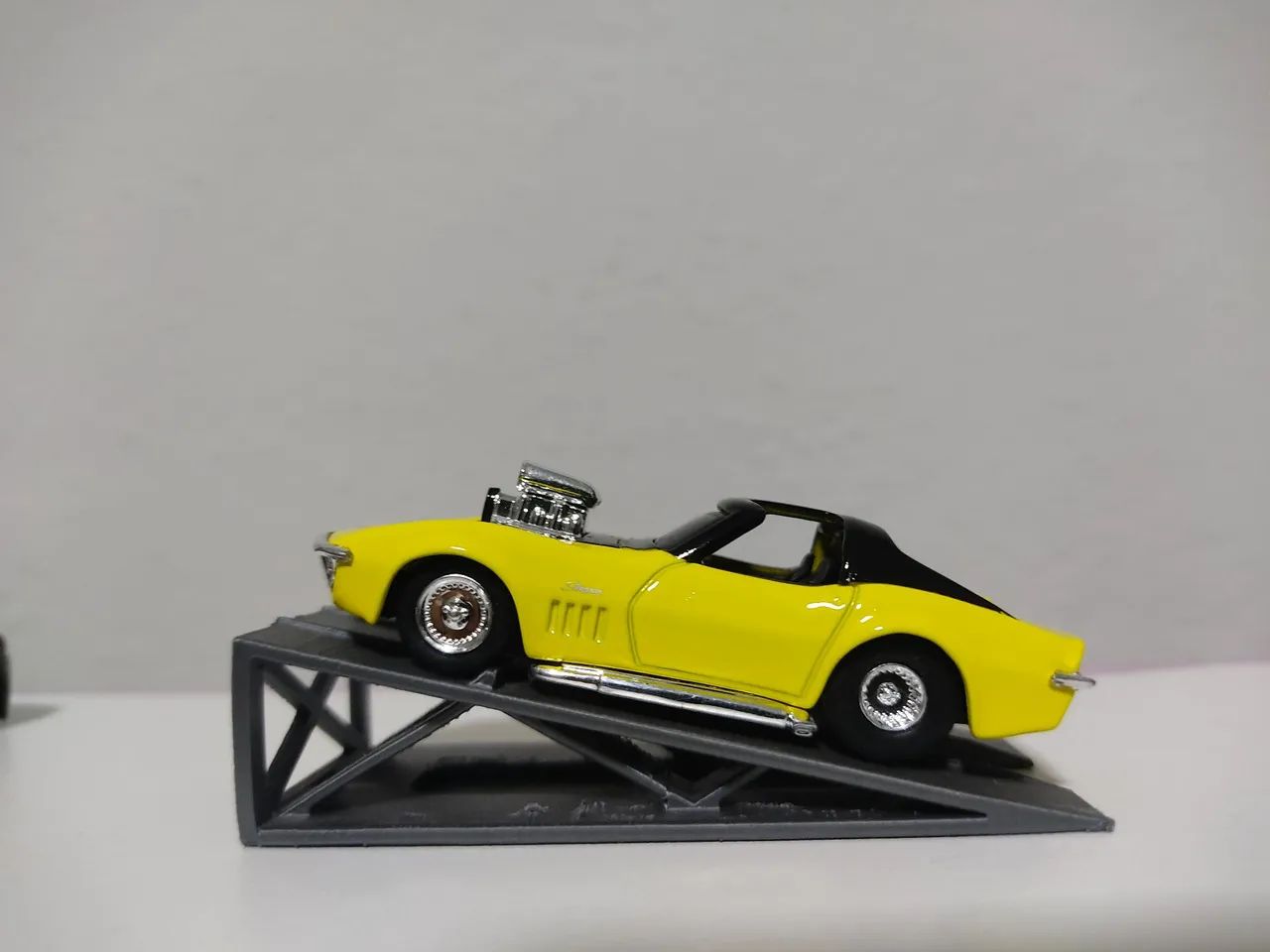 LOTE COM QUATRO MINIATURAS DE CARROS  - Foto 3