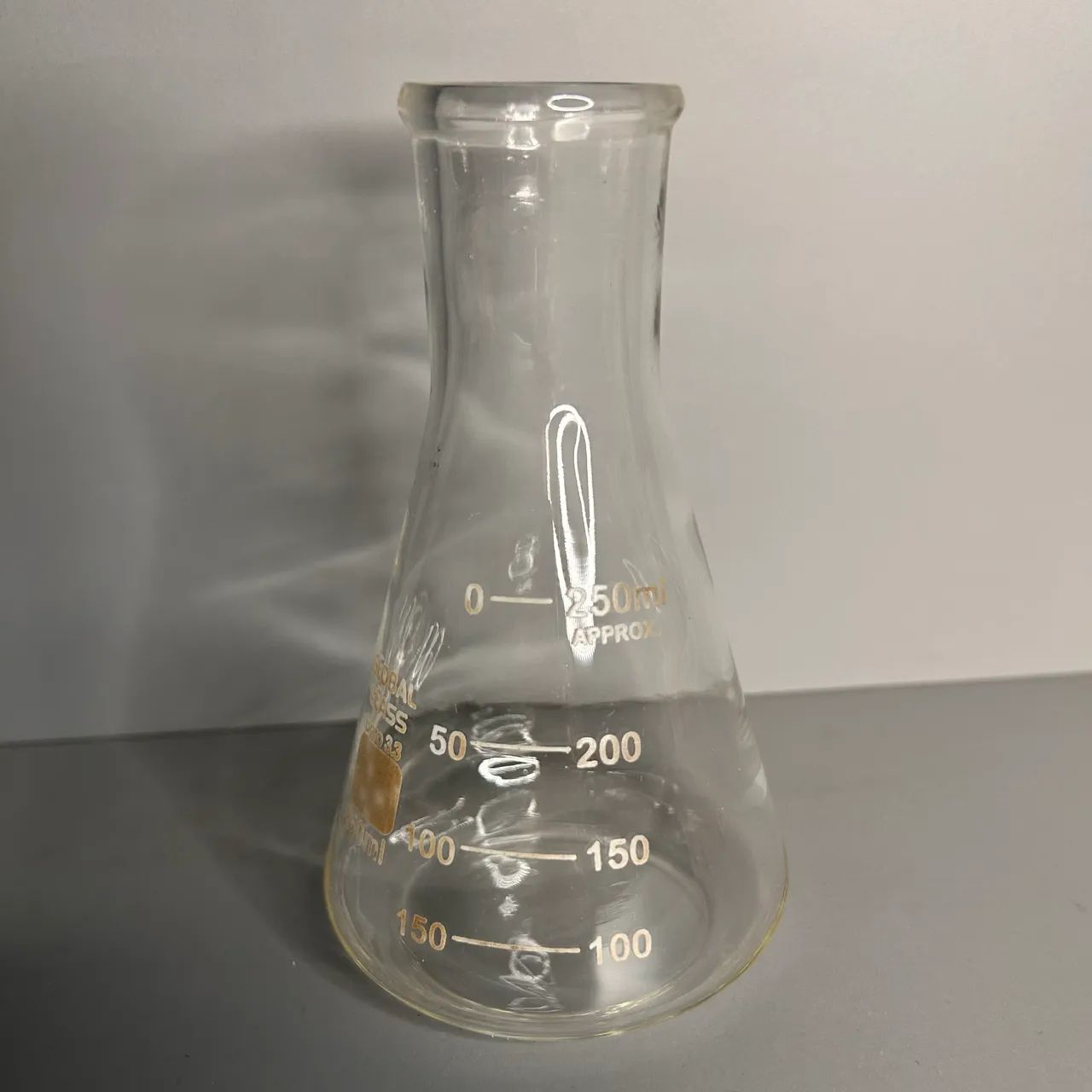 Frasco Erlenmeyer graduado vidro de 250ml