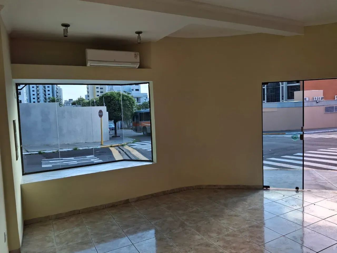 03 SALAS COMERCIAIS:  32 MTS²  ,  46 MTS²     E   64 MTS² - Foto 4
