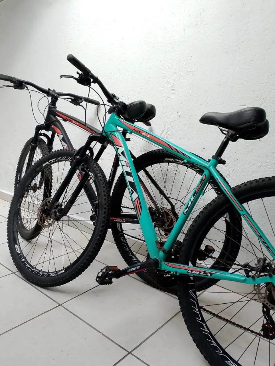 Vendo  bikes aro 29 ,em alumínio, freio a disco e marchas - Foto 2