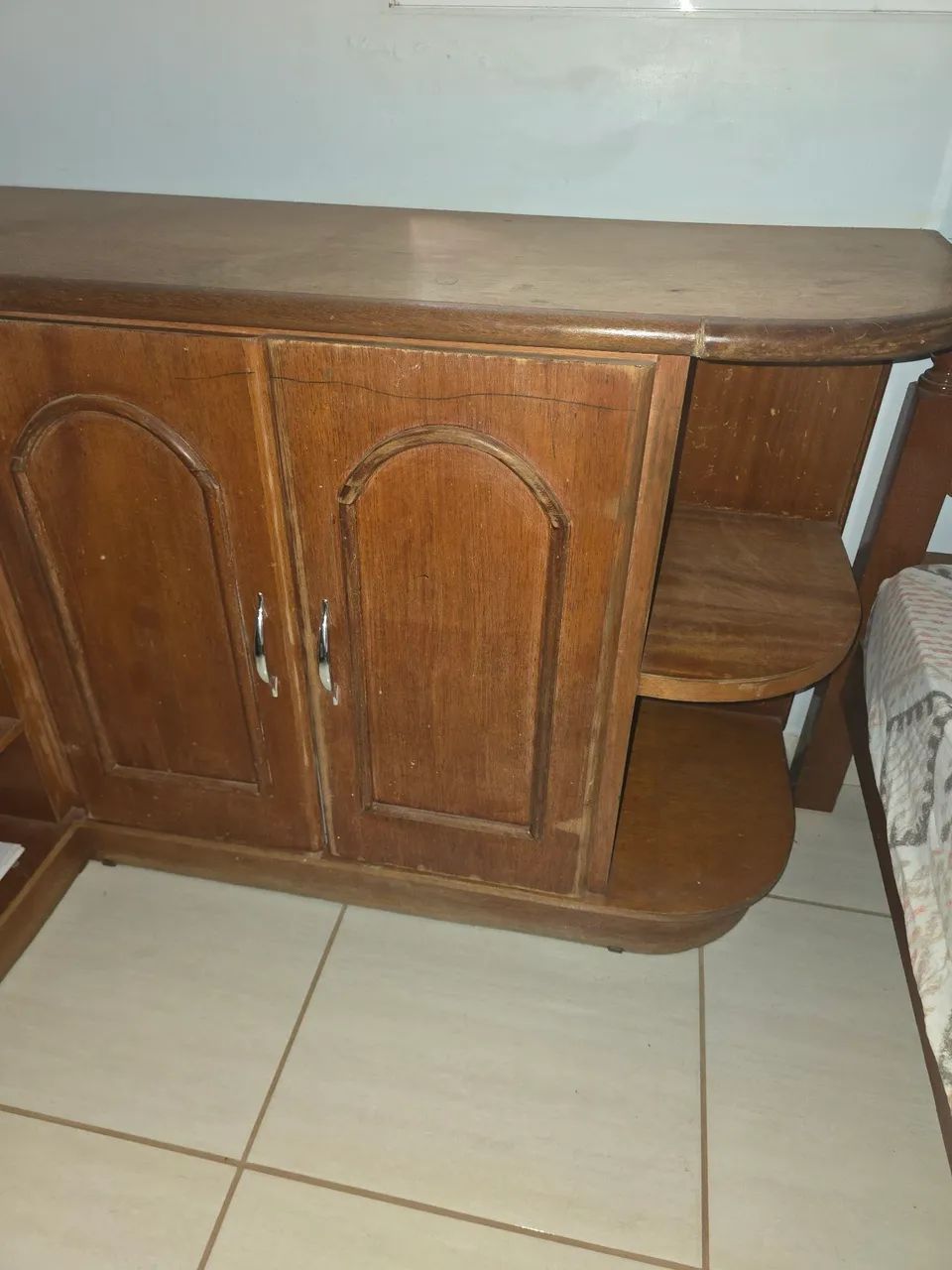 Móvel madeira maciça com bom acabamento.  - Foto 3