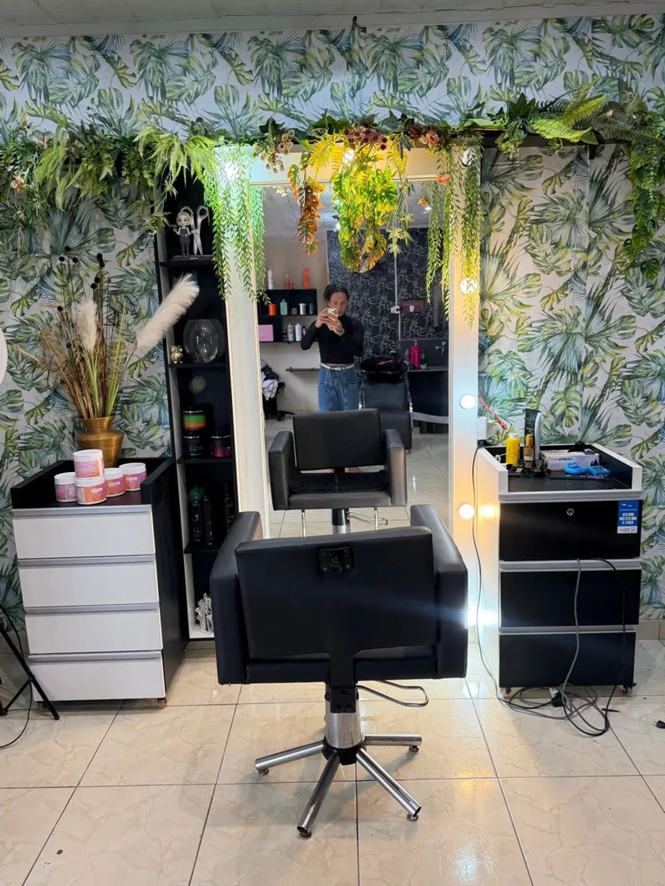 Vende salão/ moveis avulsos 