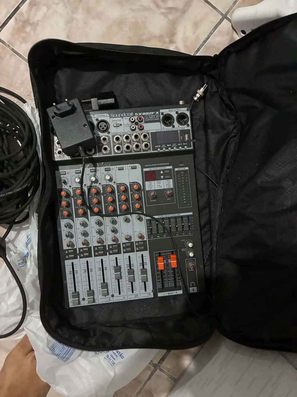 Mesa de som soundcraft 8 canais 