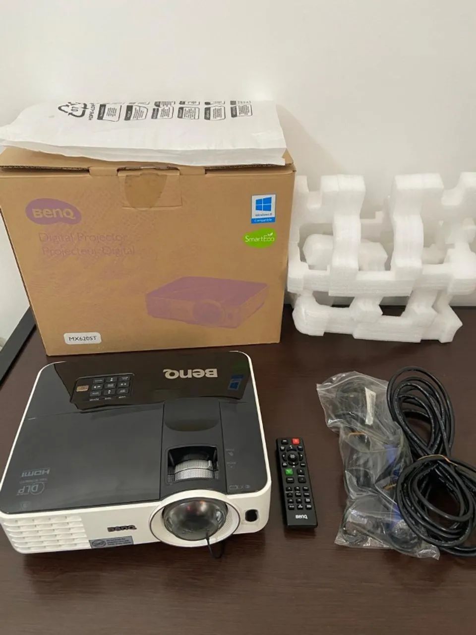 Projetor digital com tela e tripé 