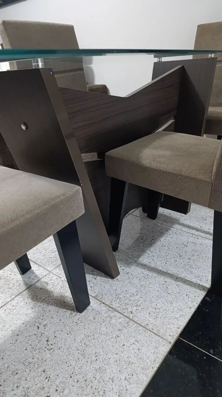 Mesa com tampo de vidro e 4 cadeiras - Foto 2