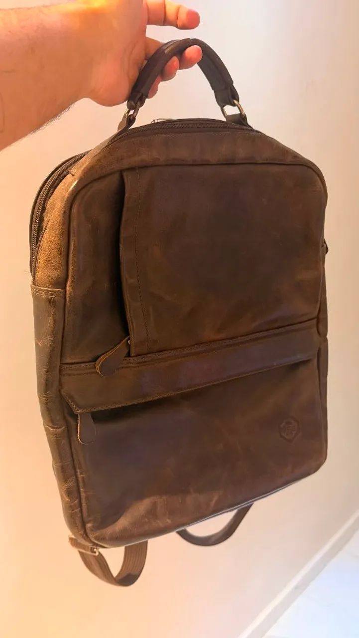 Mochila de couro usada 