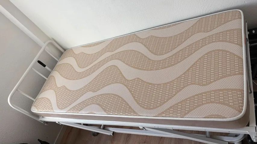 Cama hospitalar + colchão ortopédico + brinde suporte de soro - Foto 3