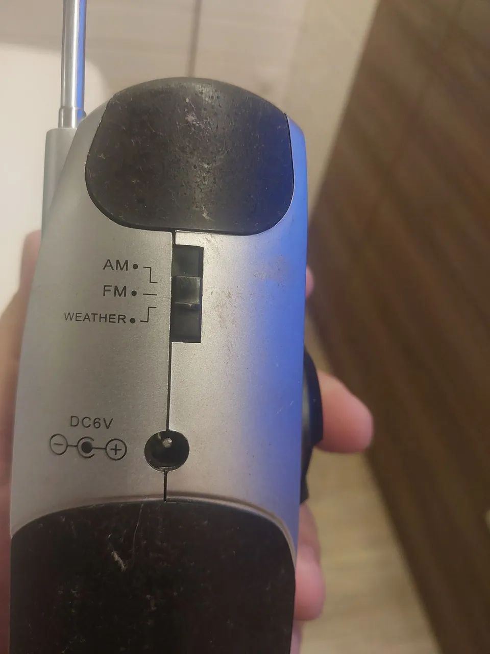 Vendo rádio manivela am fm antigo funcionando  - Foto 6