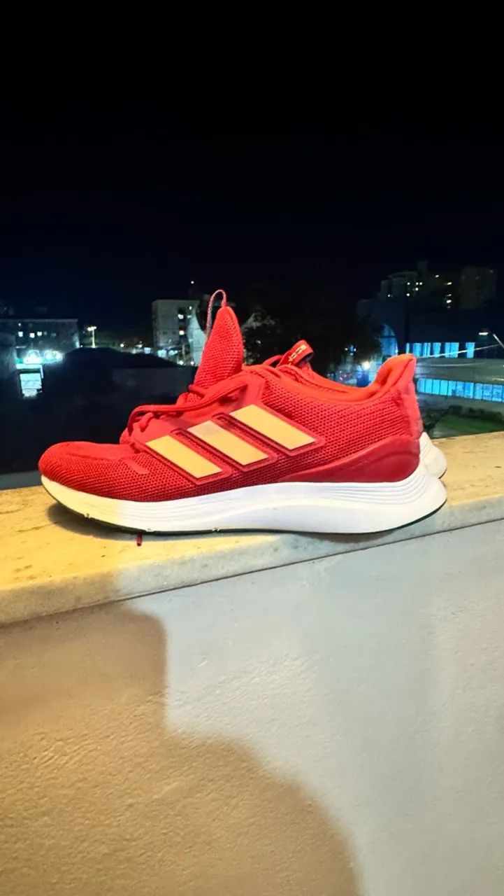 Tênis adidas vermelho 