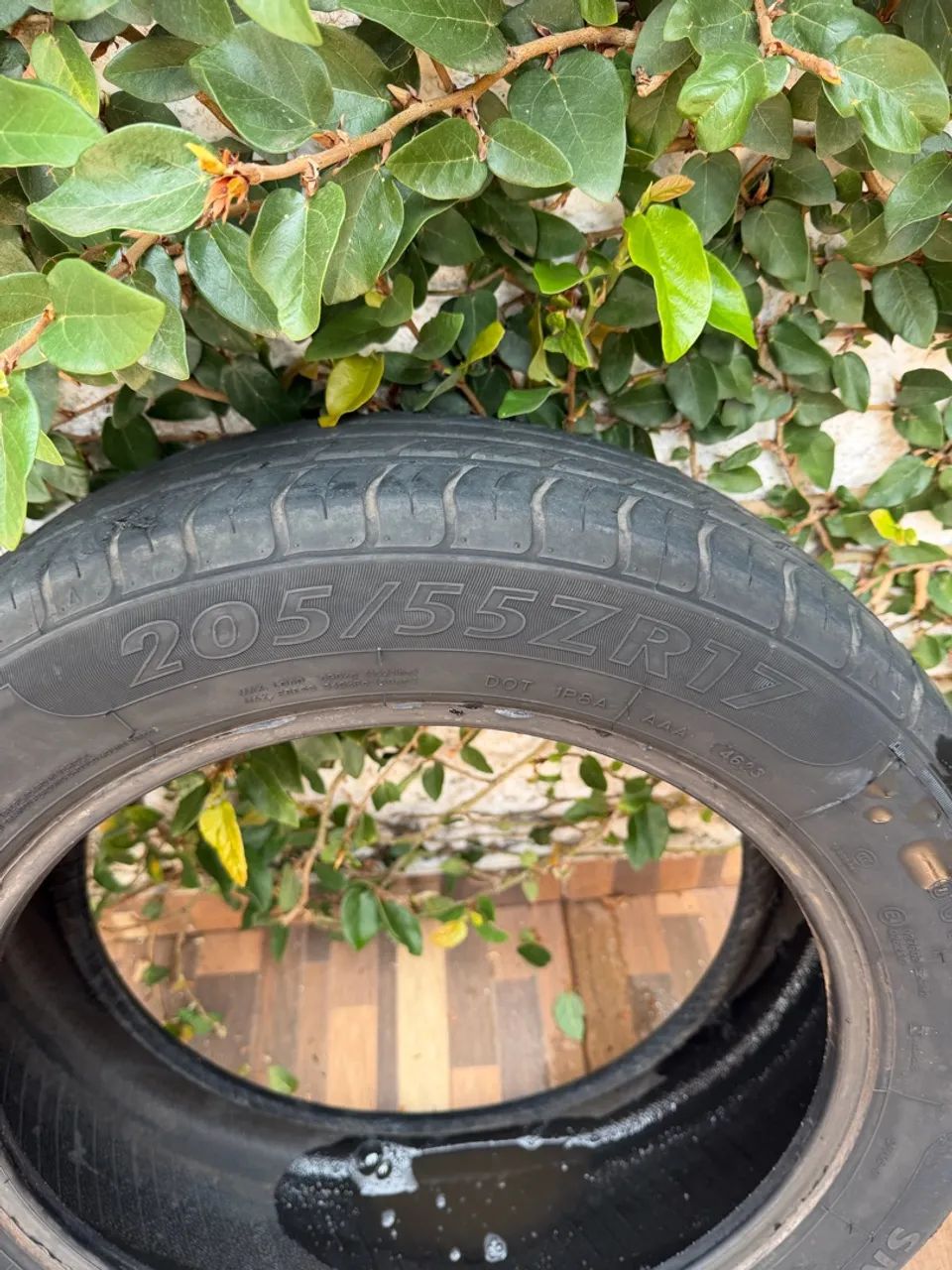 Vendo 2 Pneus aro 17 com 70% de vida útil. - Foto 2