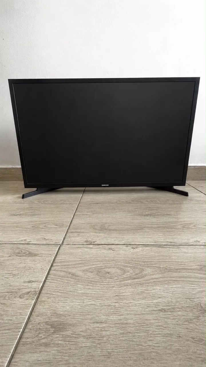 Tv smart 32 polegadas  semi nova. Samsung  com controle remoto.  - Foto 2