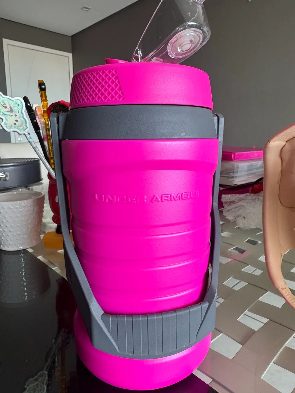 Garrafa Under Armour  1900 ml Pink - Foto 2