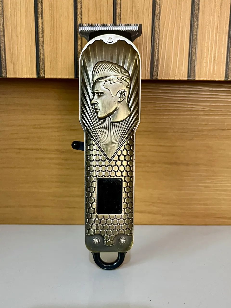 Máquina de Cortar Cabelo e Barba Profissional - Aparador de Pelos com Visor Digital - Foto 5