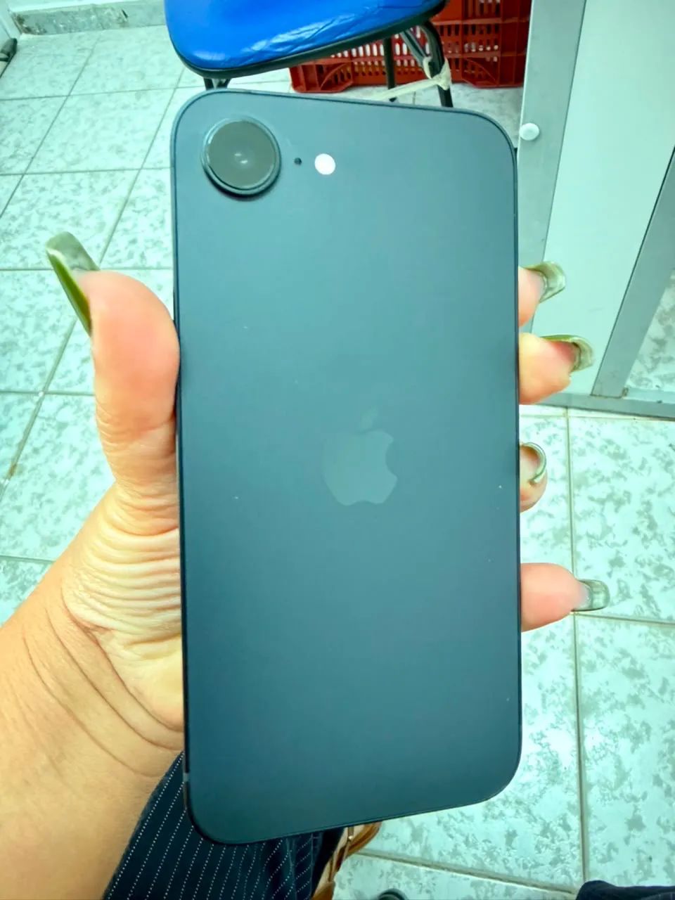iPhone 16e 