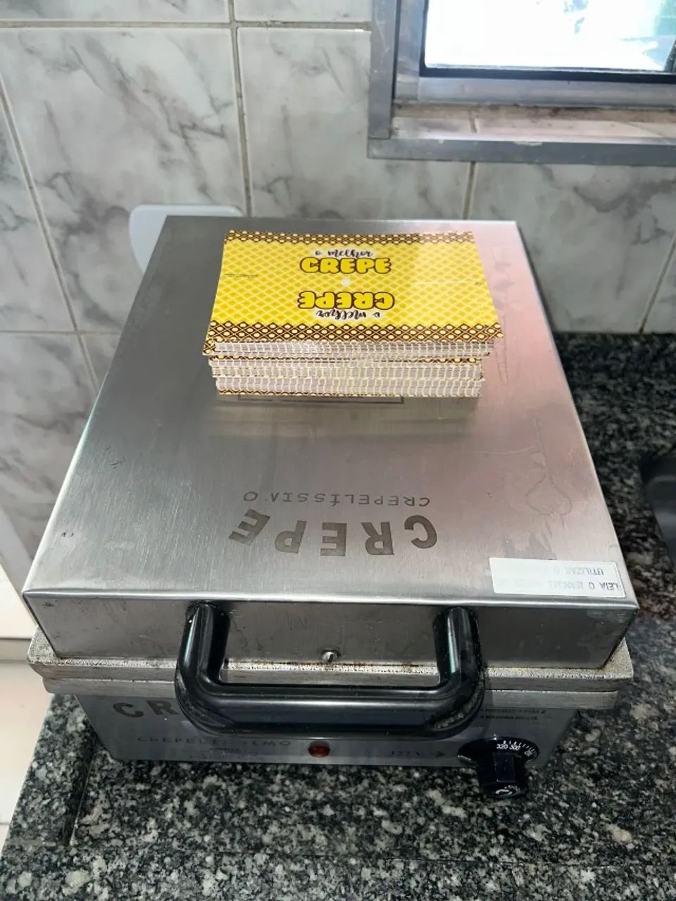 Crepeira Ademaq 12 cavidades - 127v