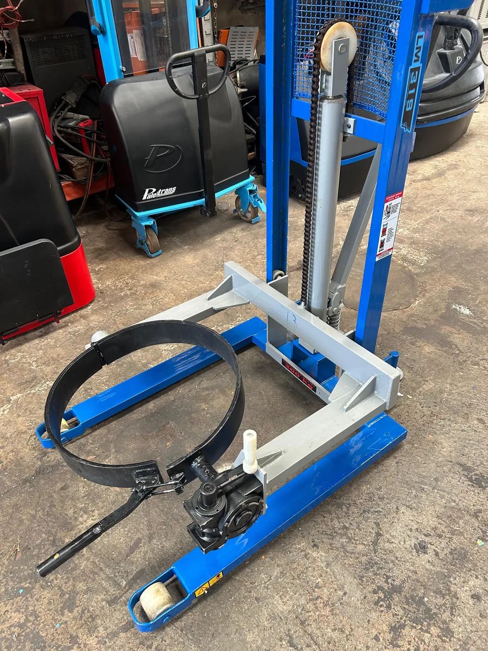 Empilhadeira vira tambor 