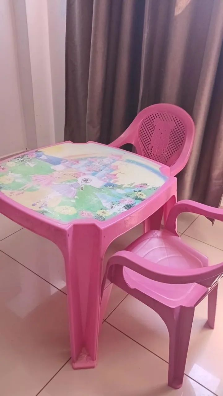 Mesa Infantil Princesas com 2 Cadeiras - Foto 2