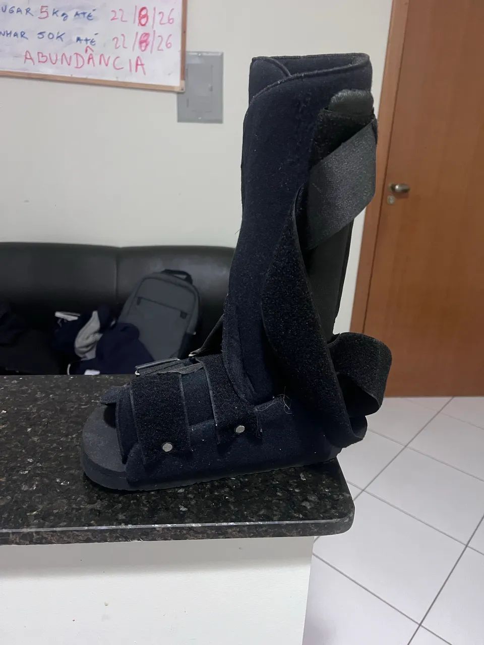 Bota ortopédica semi nova - a mais barata  - Foto 5