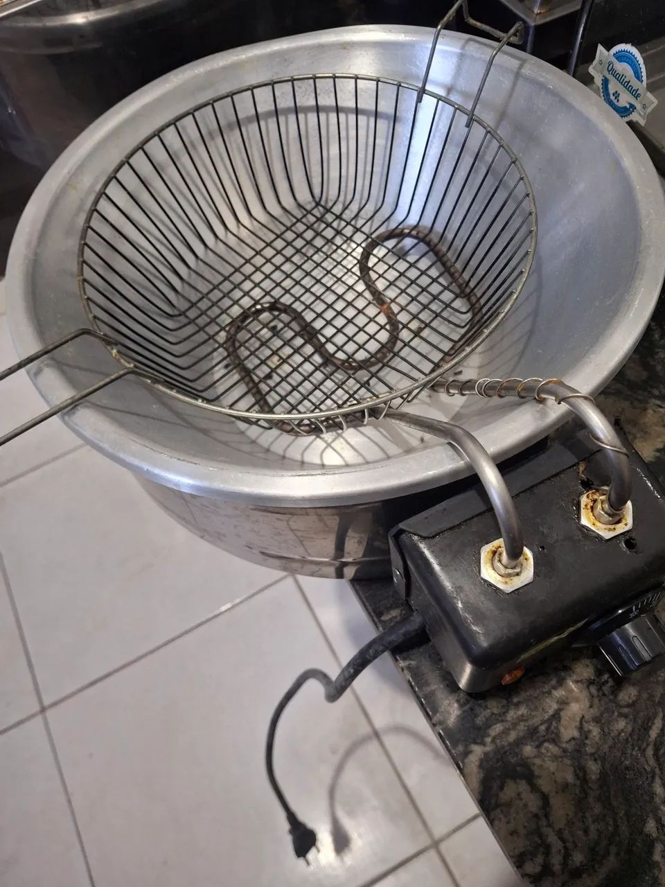 Vendo 2 fritadeiras e 1 estufa - Foto 3