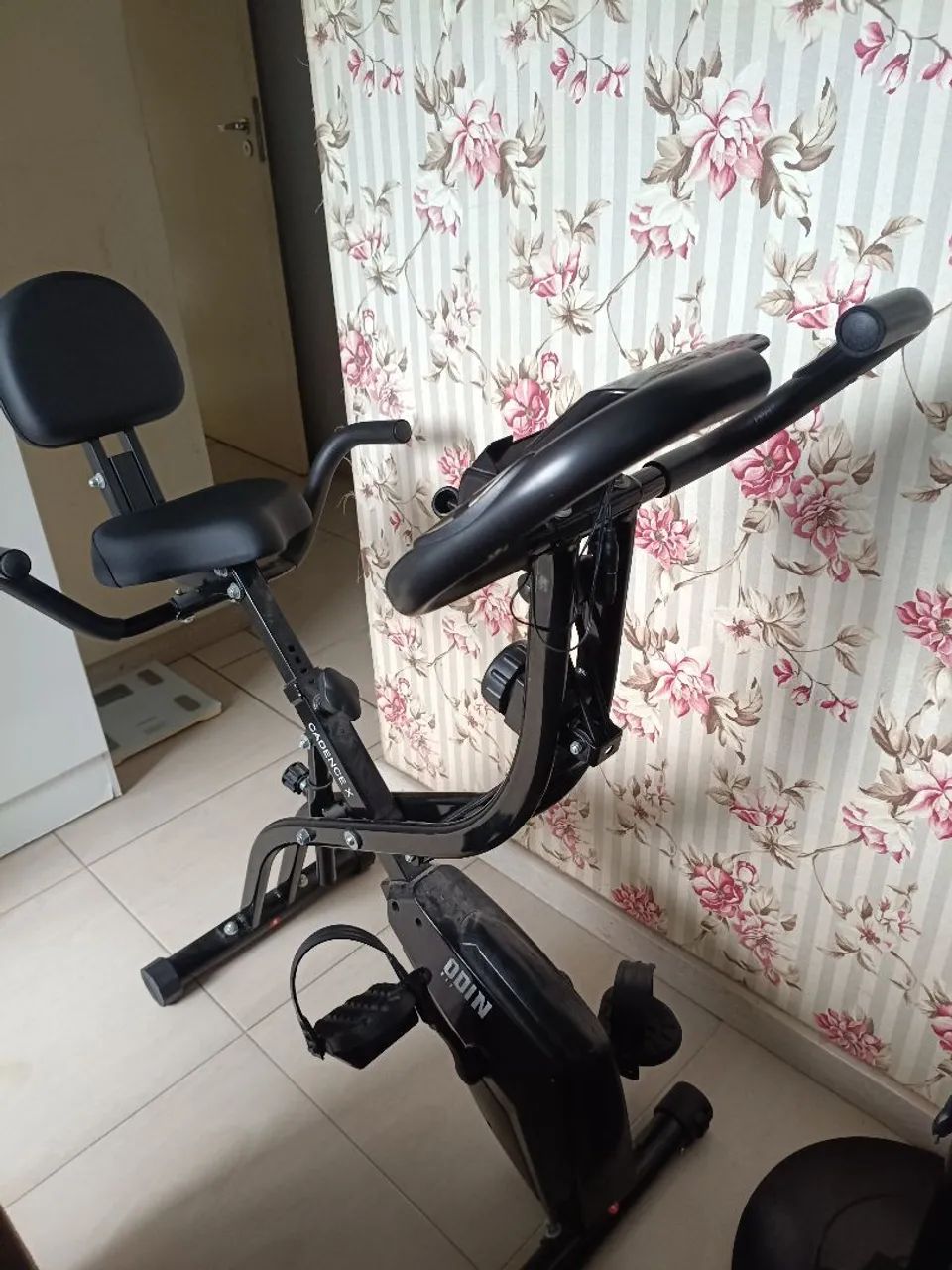 Bicicleta ergométrica semi-nova - Foto 2
