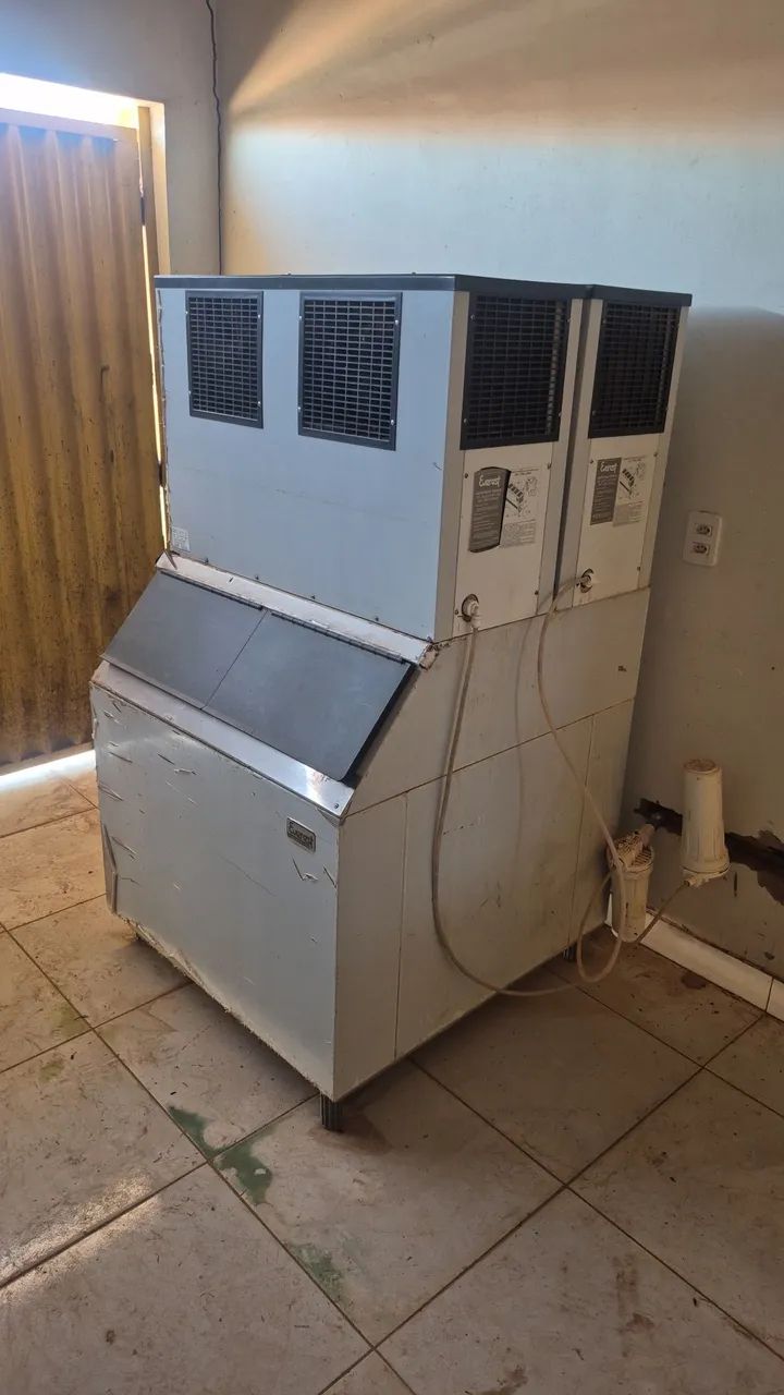 MAQUINA DE GELO EM CUBOS EVEREST EGC 300 KG