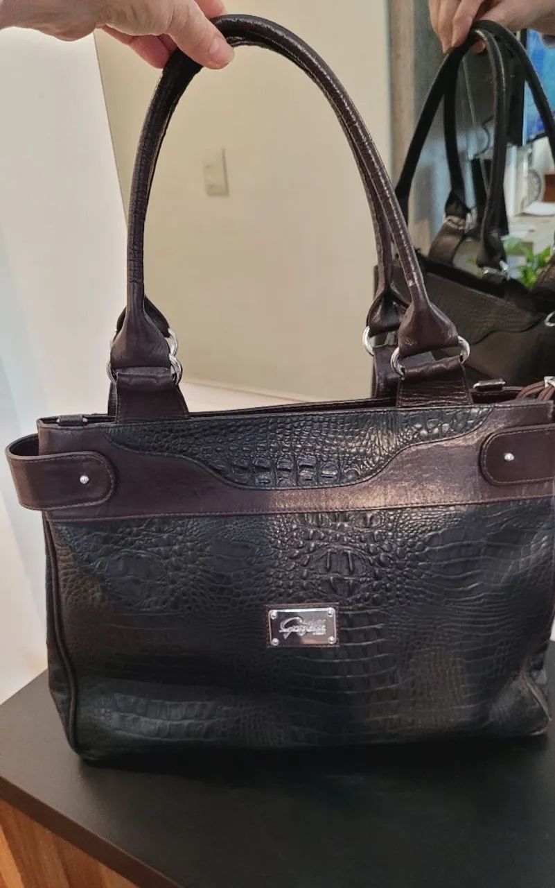 Bolsa tote grande, Grazielle, em couro legítimo, cor preta e marrom escuro.  - Foto 2