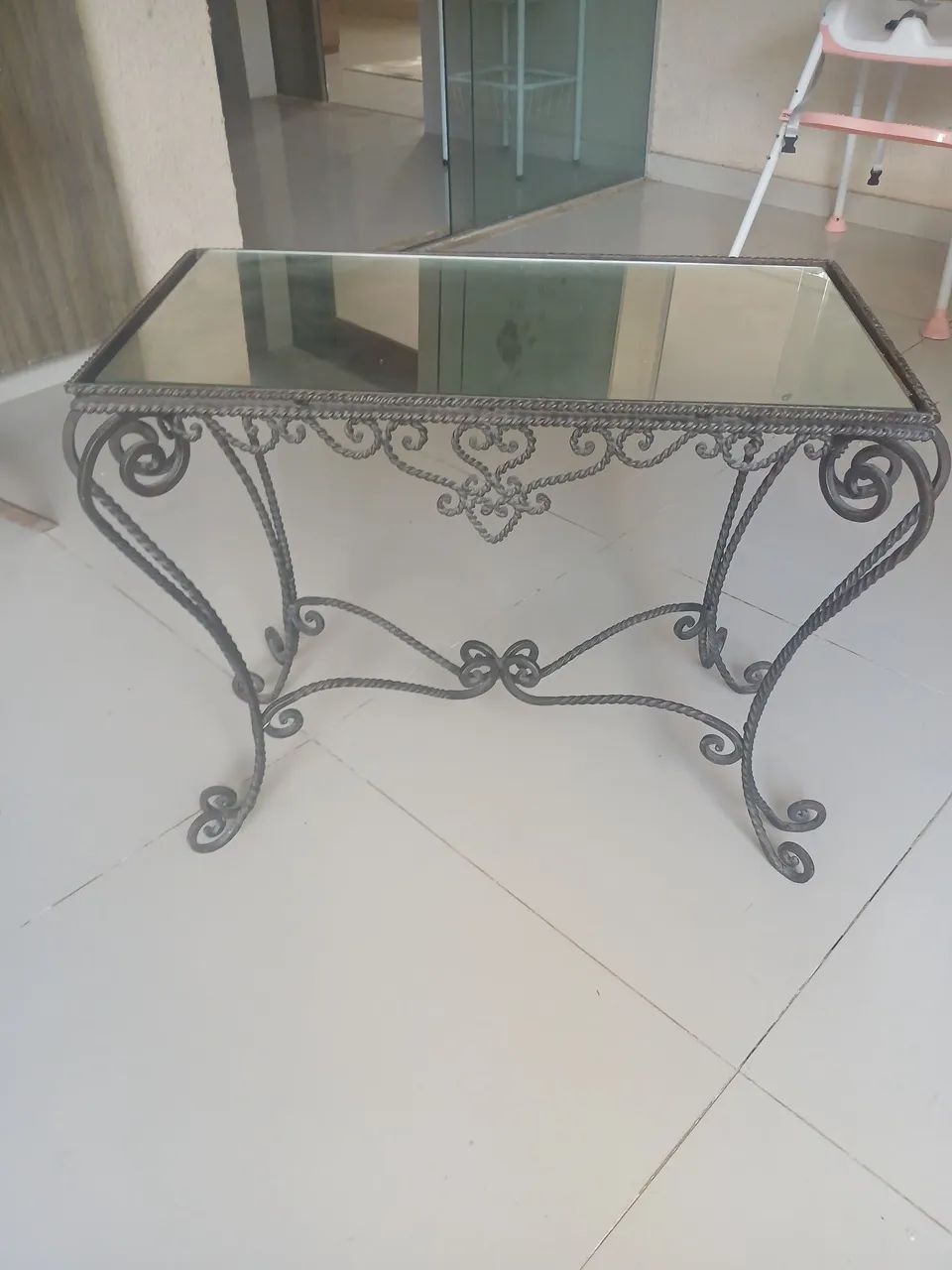 Vendo mesa de ferro trabalhado! 