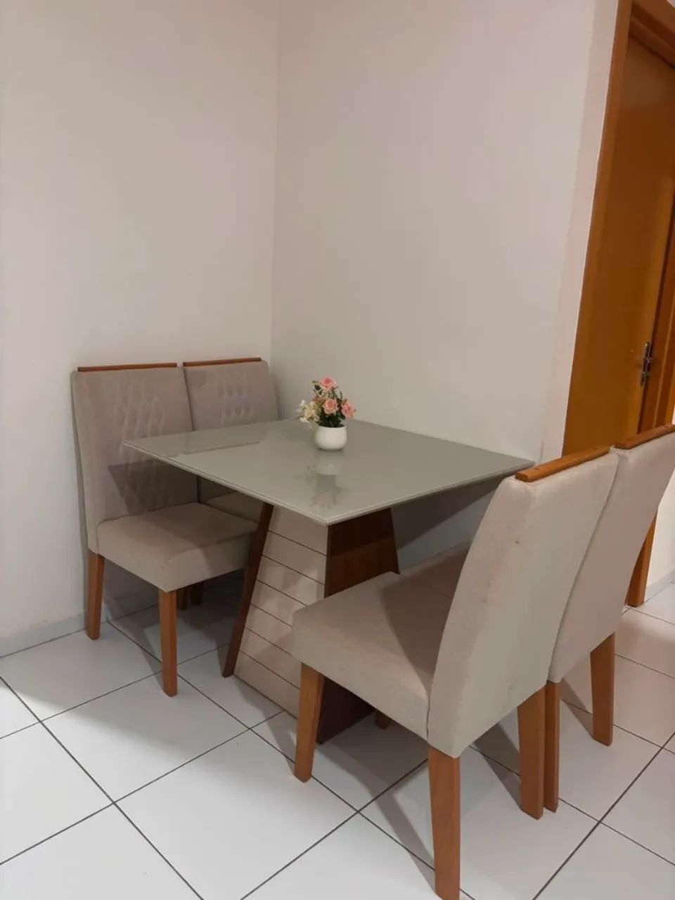 Mesa de jantar com tampo de vidro  - Foto 2