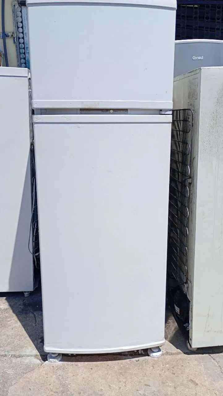 Geladeira Consul Frost Free bem conservada e funcionando perfeitamente 