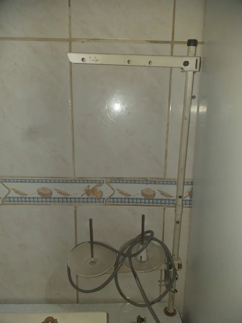 Máquina de costura reta industrial da marca Siruba - Foto 3