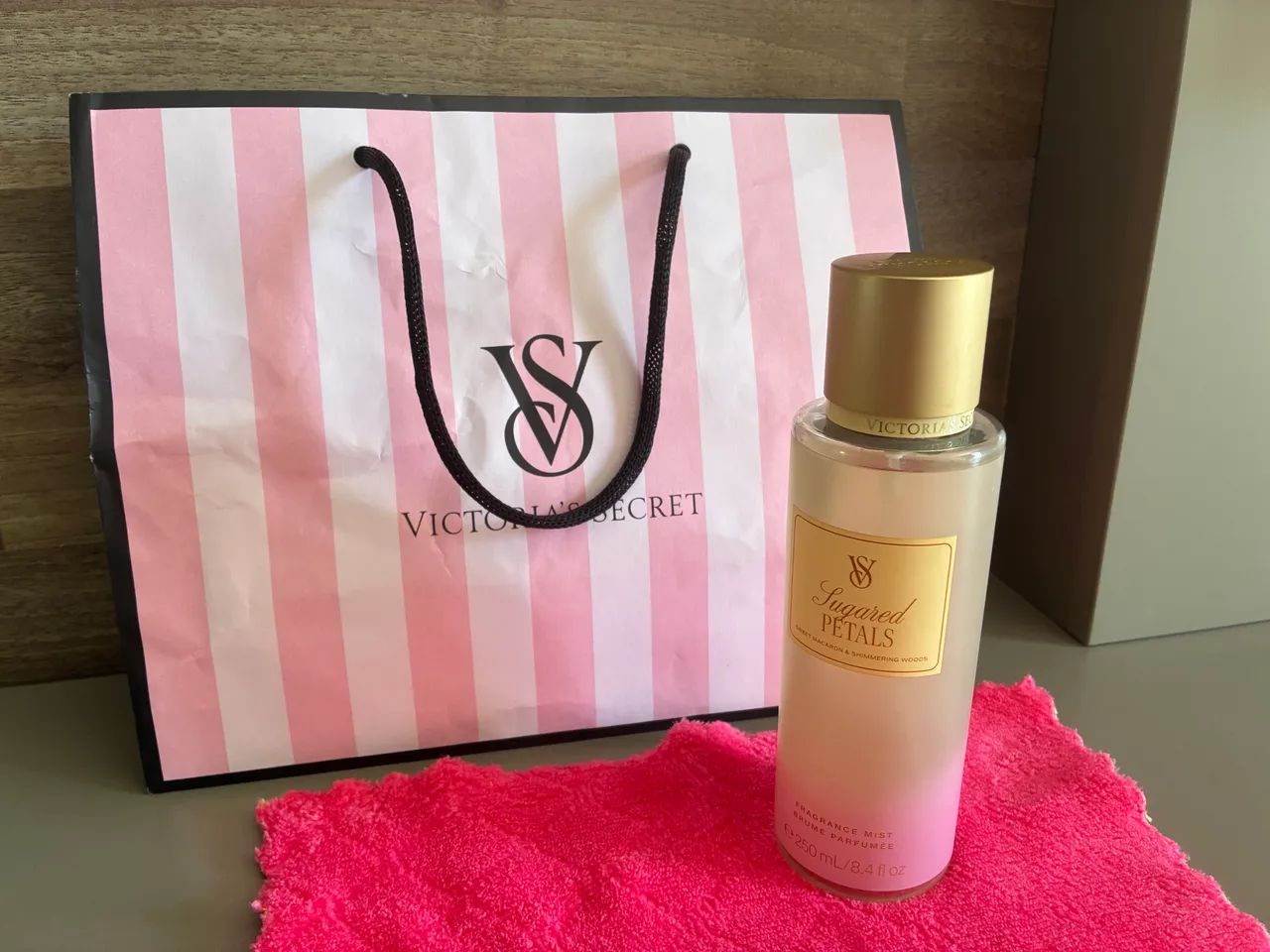 Victoria Secrets Sugared Petals Shimmering Woods Comprado nos EUA  - Foto 5