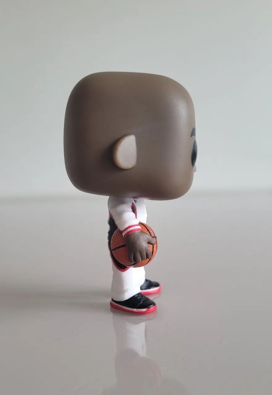 Funko Pop Michael Jordan 84 Exclusive White Warm-Up - Foto 4