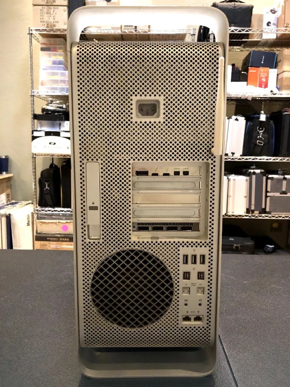 Apple Mac Pro Xeon 12-Core, 512GB NVMe, 96GB mem., Vídeo Radeon