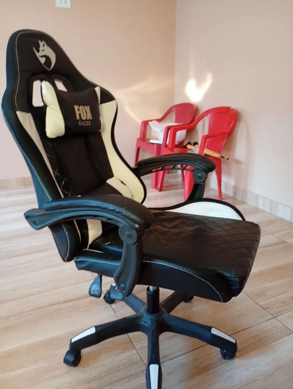 Cadeira gamer semi nova  - Foto 3