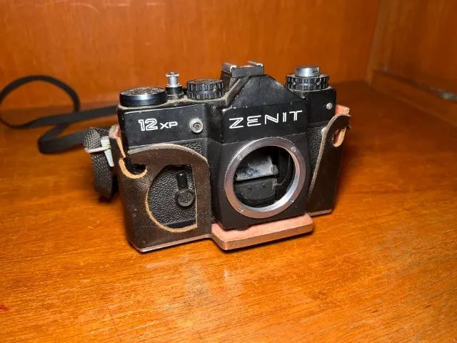Câmera Analógica Zenit 12XP Temporizador funcionando e Case de Couro - Sem Lente -RELÍQUIA - Foto 2