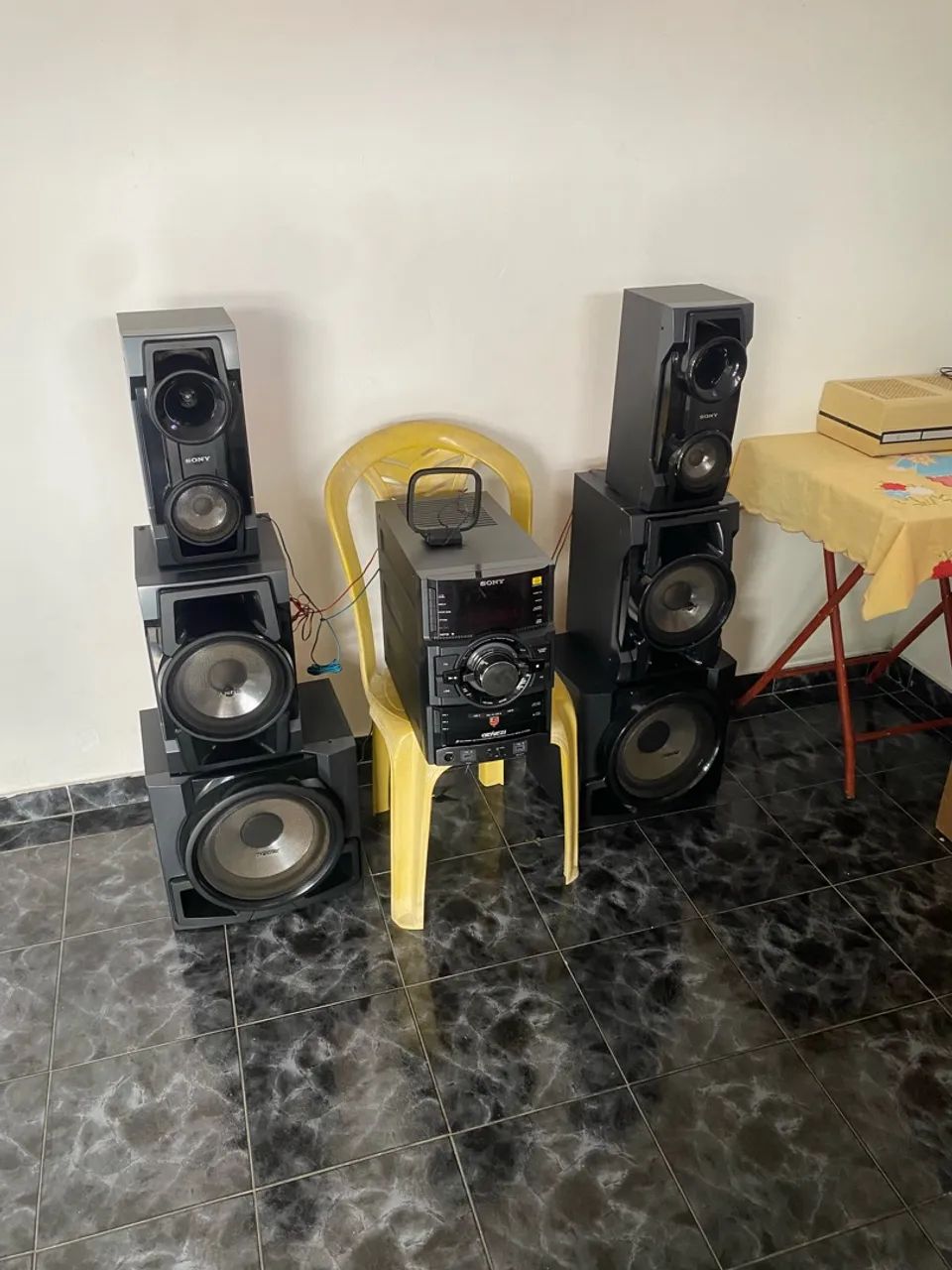 Caixa de som muito alta - Foto 4