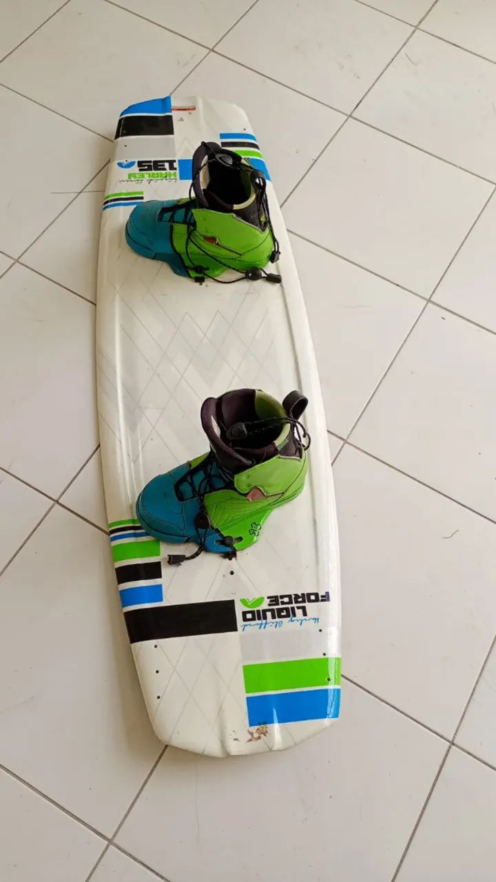 Liquid Force Harley 135ウェイクボード Prancha Kiteboard Liquid Force Harley 135 c/ Botas - R$ 2.300